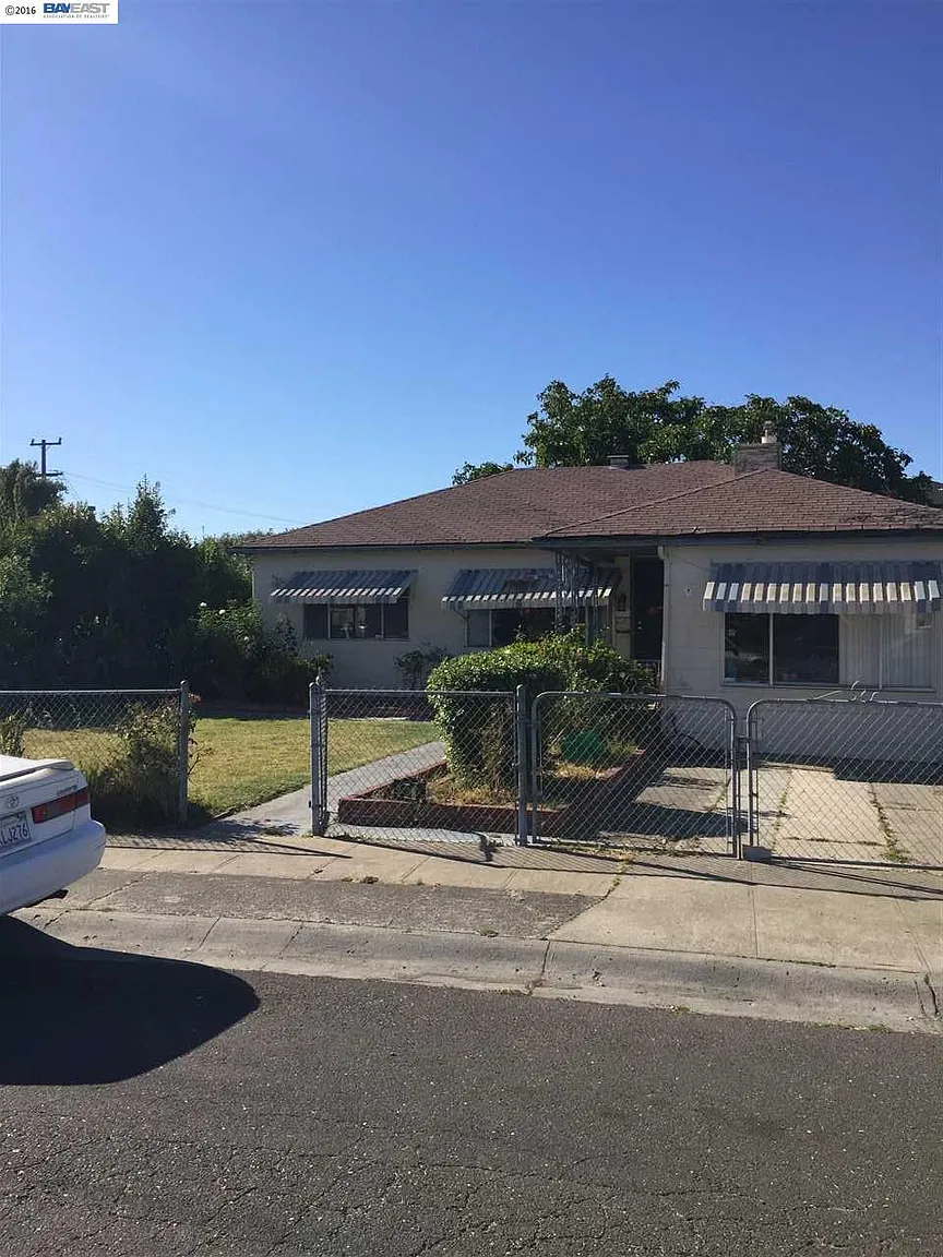 940 Douglas Ct photo 1