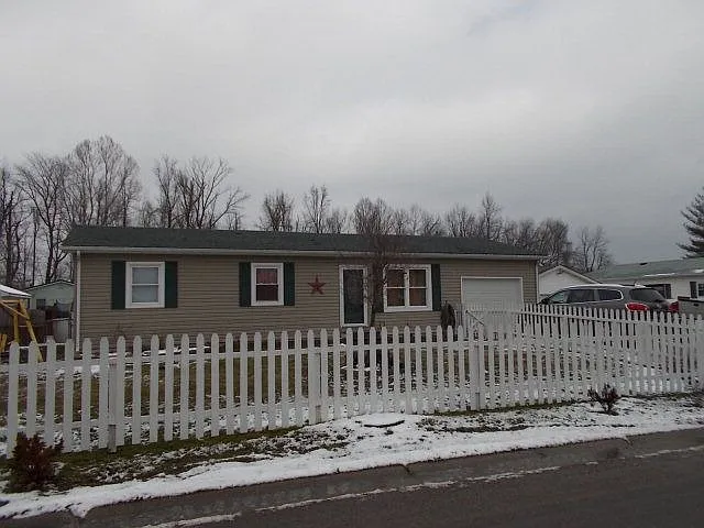 112 Morgan Dr photo 1