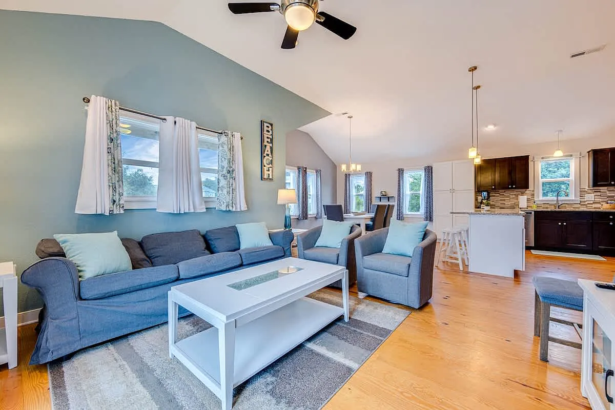 4 bed, 2001 sqft, $2,400 — Photo 3