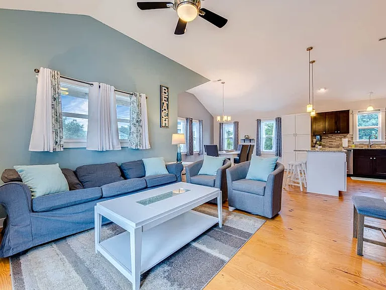 5209 Lunar Dr — Photo 3