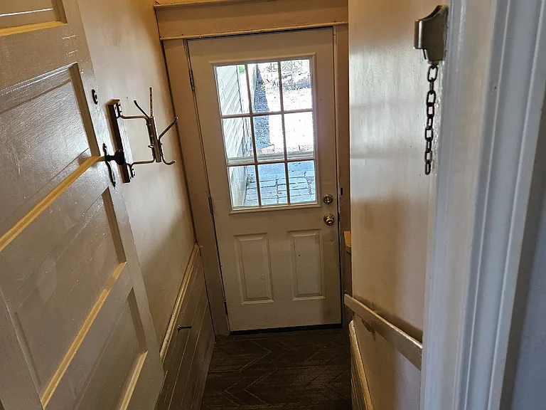 1041 W State St — Photo 19