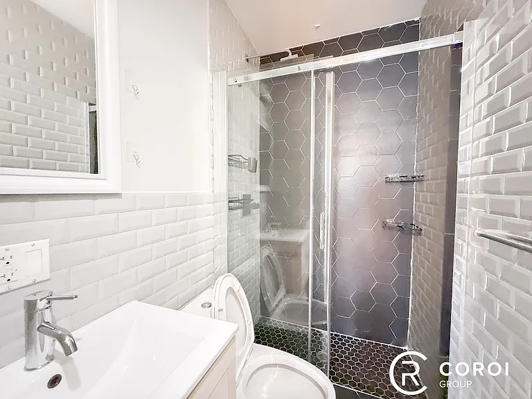 1050 Decatur St #3R — Photo 3