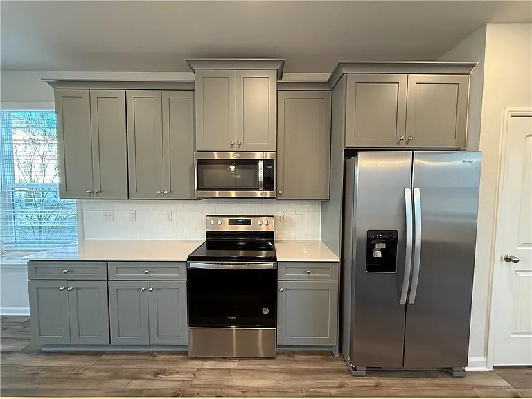 3203 Bateman Dr — Photo 8