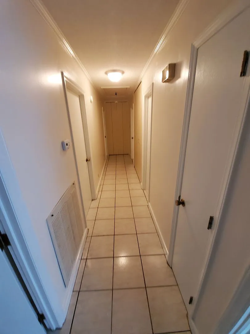 Just Reduced! Home for Rent. Kerr Lake — Photo 2
