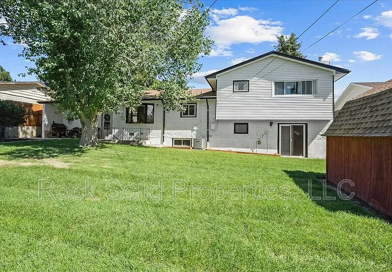 1039 Melton St — Photo 43