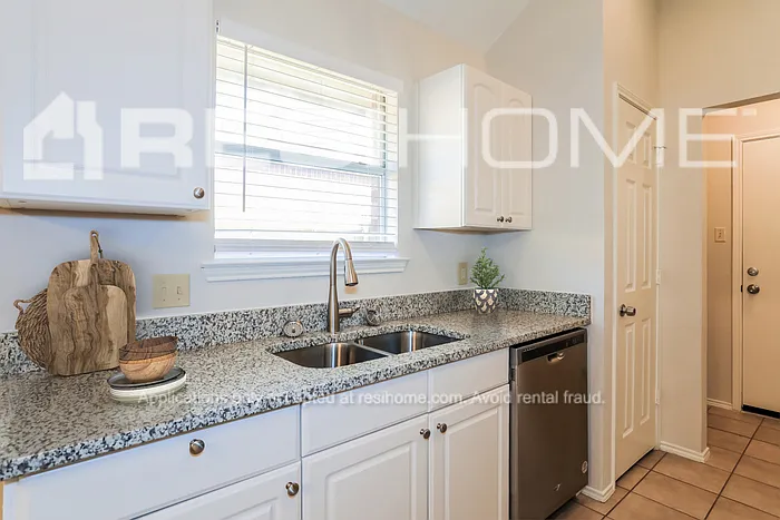 6333 S Chesterfield Dr — Photo 4