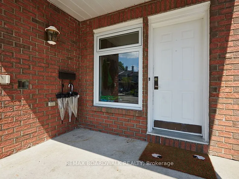 79 Hunters Glen Cres — Photo 2