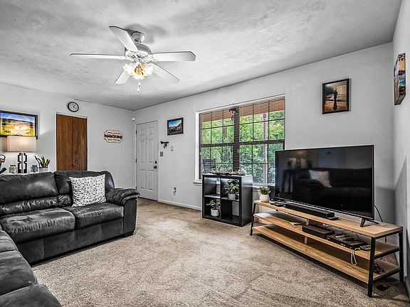 3rd image of 7235 Newfield Dr