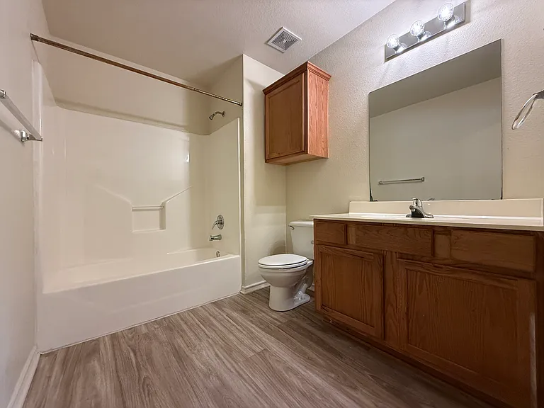 630 Schmitz Ave #5 — Photo 3