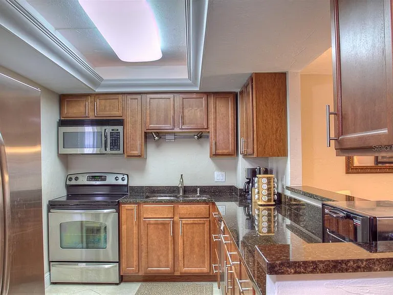 1250 N Portofino Dr #107MAR — Photo 14