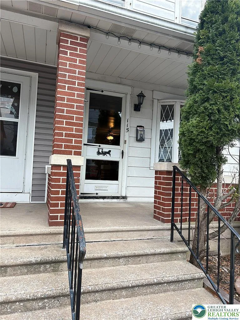 115 Chestnut St photo 1