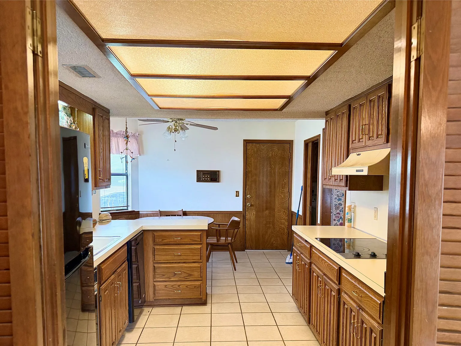 3 bed, 2.5 bath, 2423 sqft, $2,000 — Photo 4