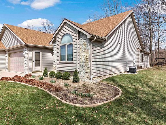2nd image of 46 Clubview Dr