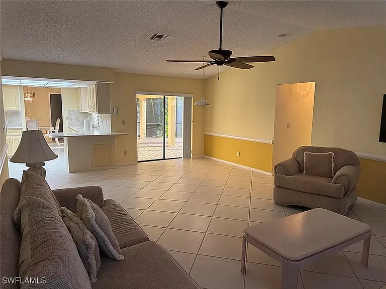 4628 SW 18th Ave — Photo 5