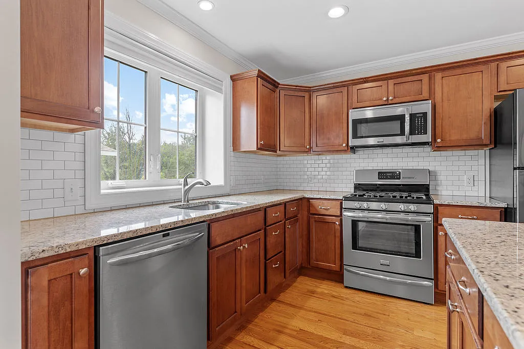3 bed, 2.5 bath, 1671 sqft, $2,850 — Photo 4