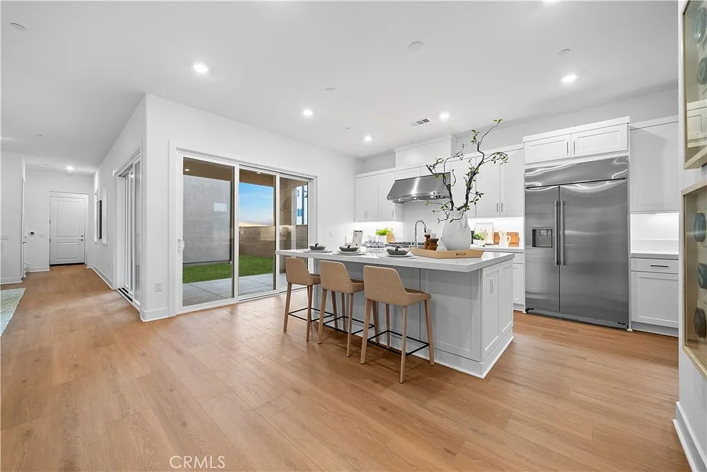 5 bed, 4.5 bath, 3466 sqft, $8,000 — Photo 3