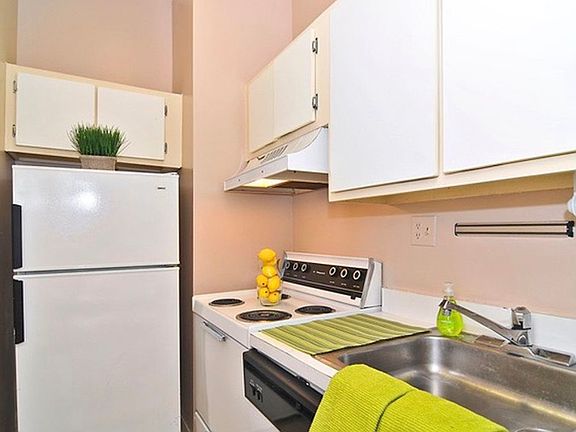 2nd image of 1615 Q St NW APT 506