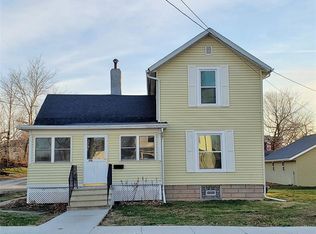 606 E 3rd St, Vinton, IA 52349