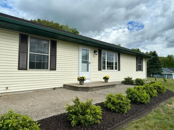 17530 McPhail Ave NE, Cedar Springs, MI 49319