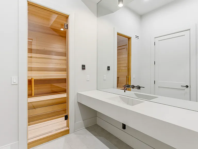 120 Halsey Ln — Photo 42