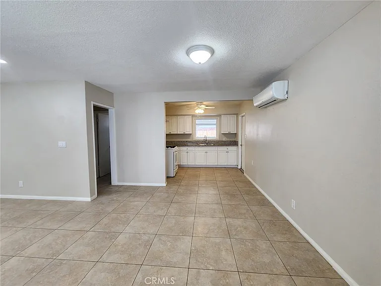 3975 Eileen St — Photo 4