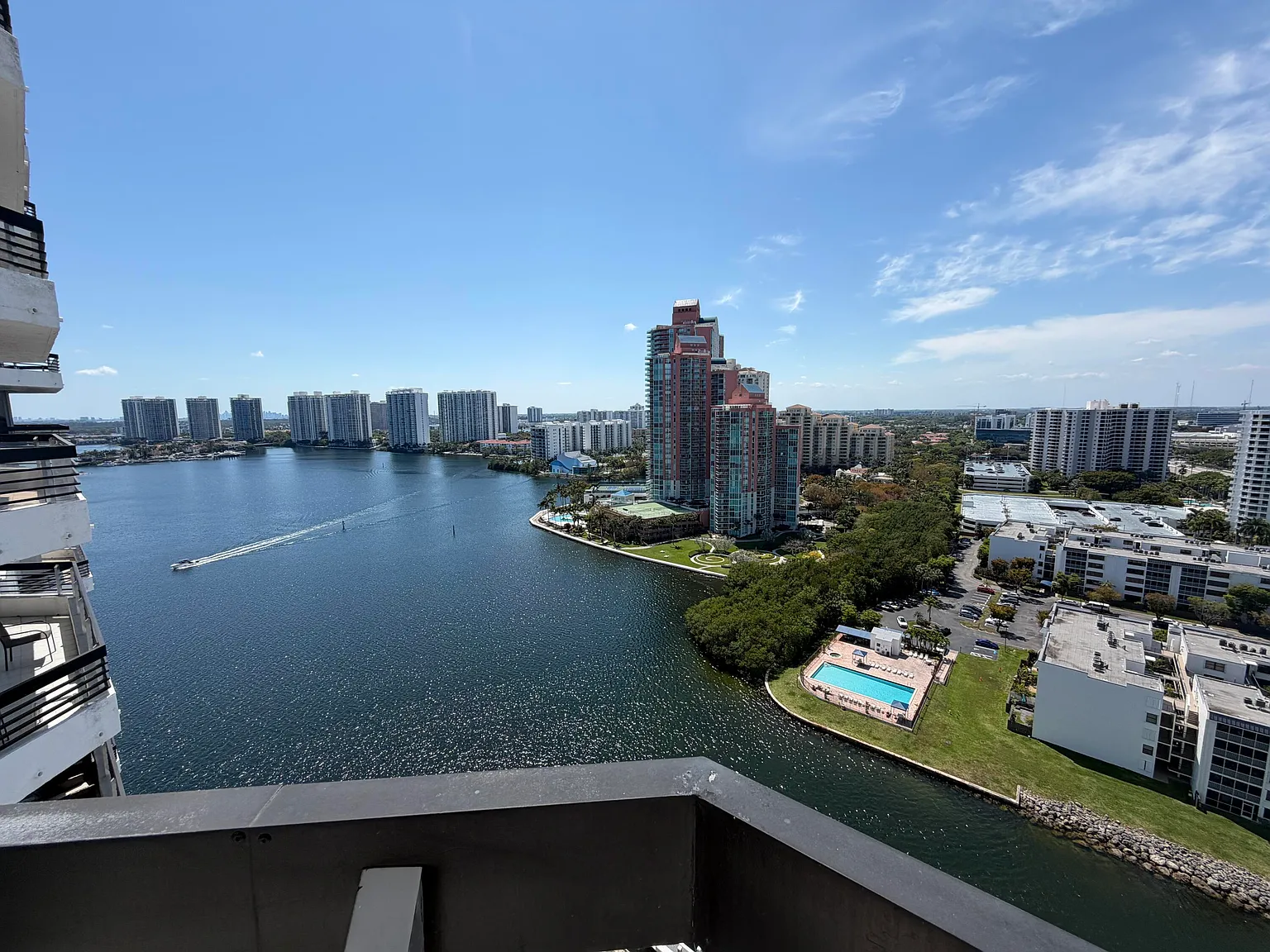 2 bed, 2.0 bath, 1091 sqft, $3,700 — Photo 2
