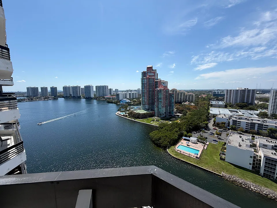 3530 Mystic Pointe Dr #2303