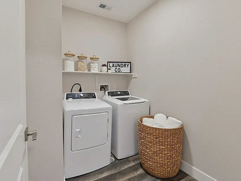 1 BR/1 BA laundry room
