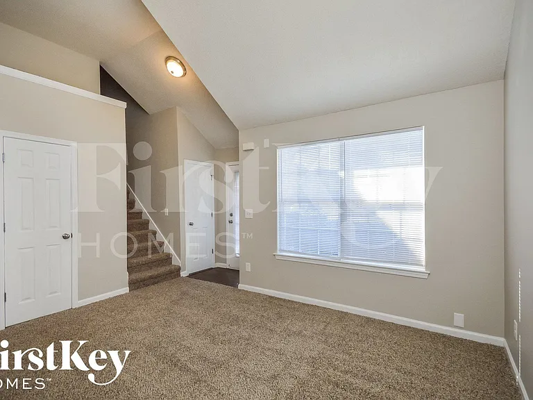 170 Capeton Ct — Photo 2