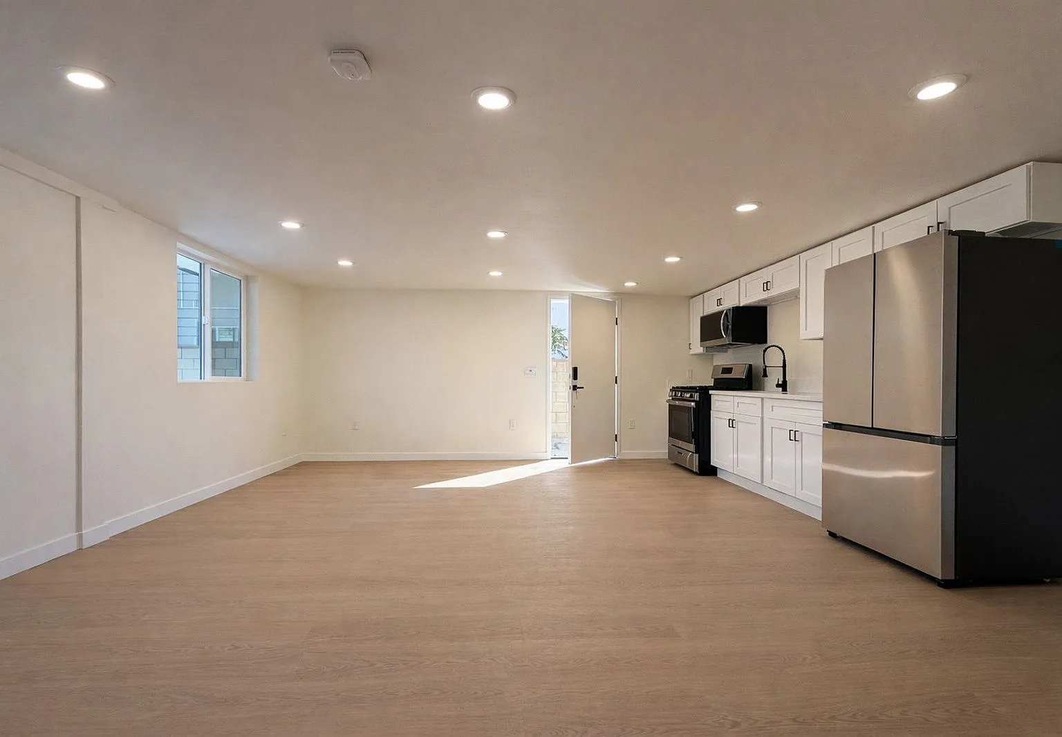 1 bed, 1.0 bath, 553 sqft, $2,295 — Photo 3