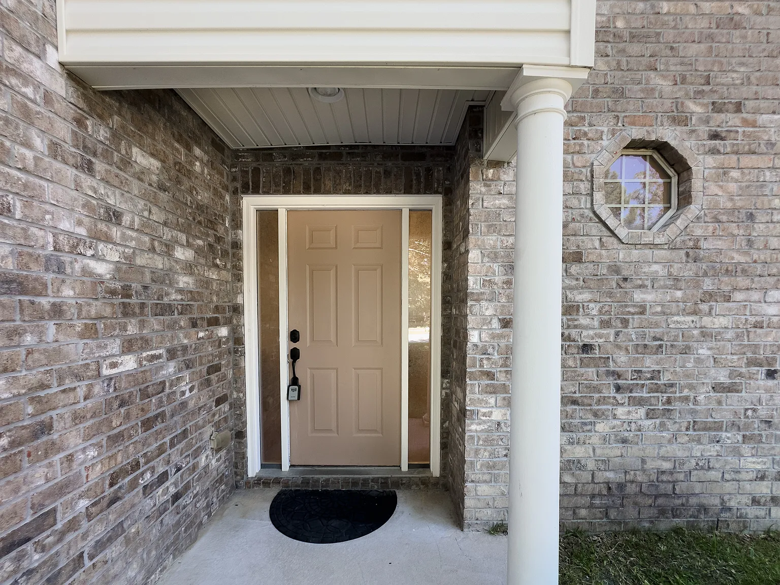 4 bed, 1809 sqft, $2,350 — Photo 2