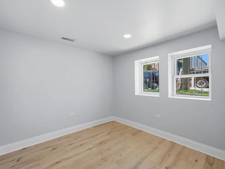 541 N Lawndale Ave — Photo 16