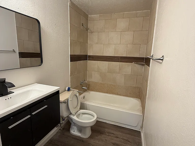 819 Sandalwood Ln — Photo 15