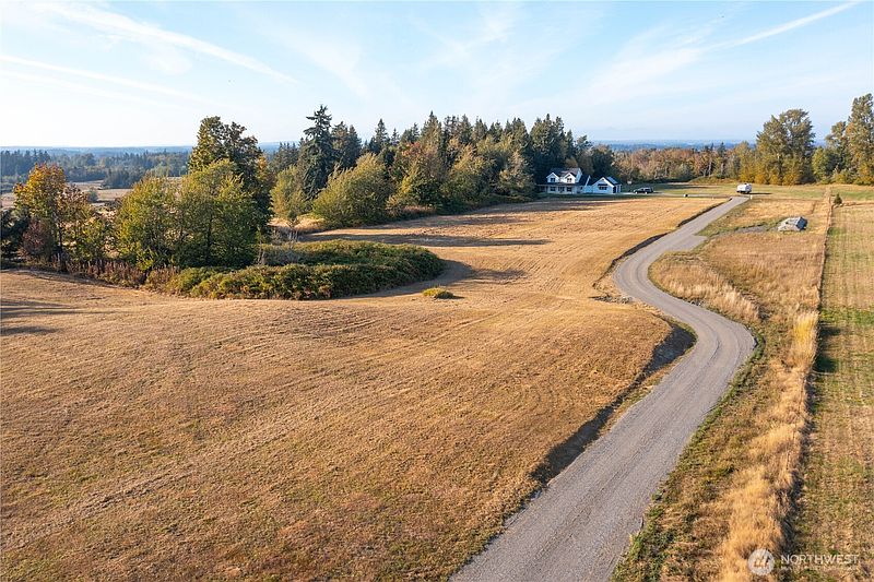 3rd image of 422 E Smith Road