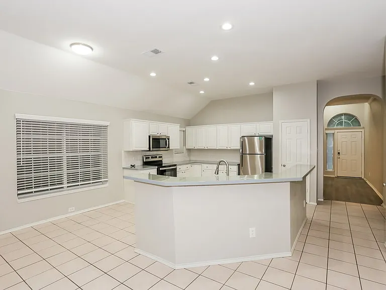 4617 Seneca Dr — Photo 9