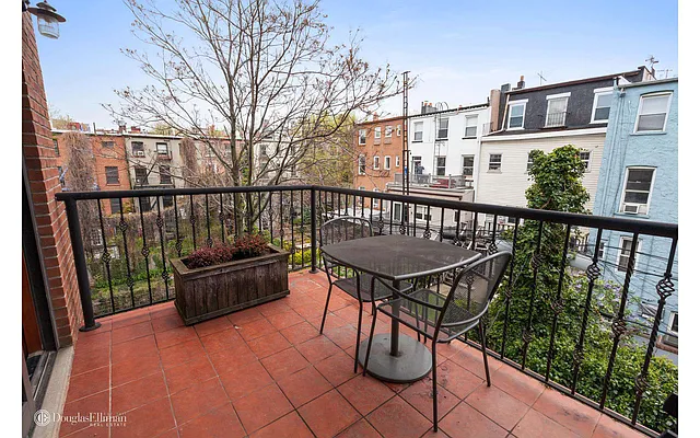 Sold by Douglas Elliman | media 24