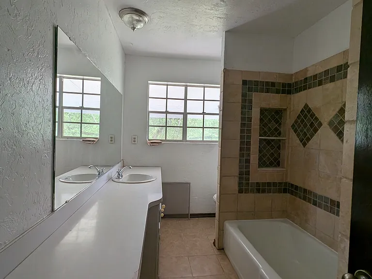 524 NW 164th St — Photo 9