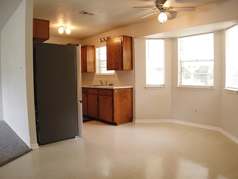 1713 Pleasant Lane, Copperas Cove TX
KITCHEN / DINING