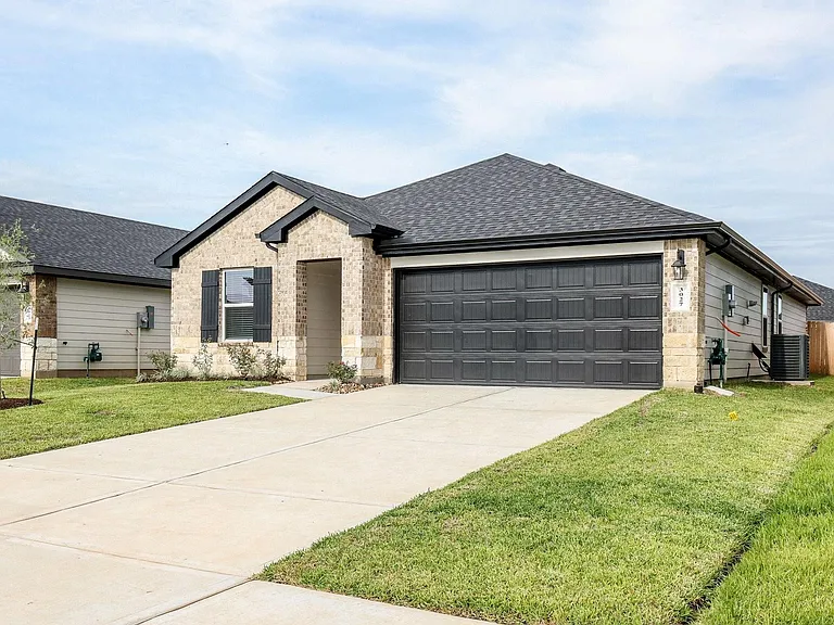 3027 Holland Lakes Dr — Photo 2