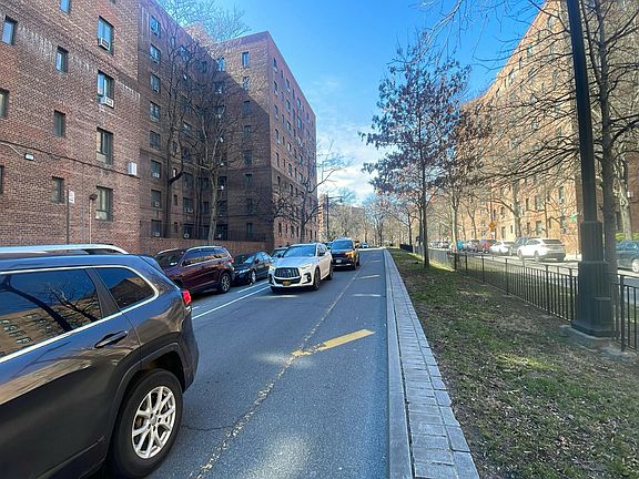 4th image of 1551 Unionport Rd APT 10E