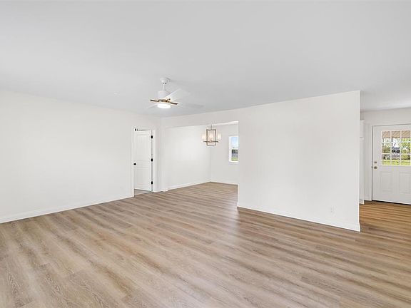 4th image of 1315 Holland Ave