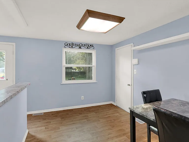 7915 Broadview Dr — Photo 5