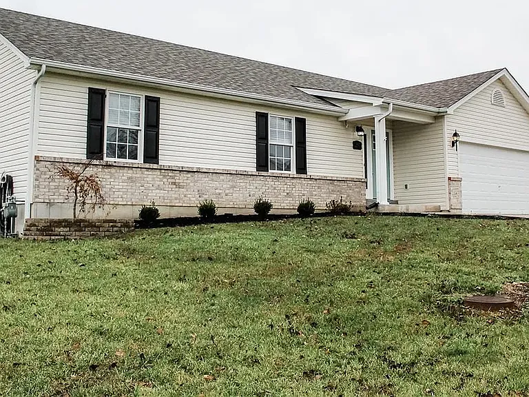 3863 Bedford Pointe Dr — Photo 37