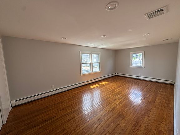 5th image of 151 Lee St Floor 2