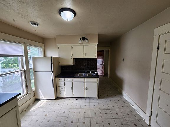 3rd image of 1546 12th Ave APT 4