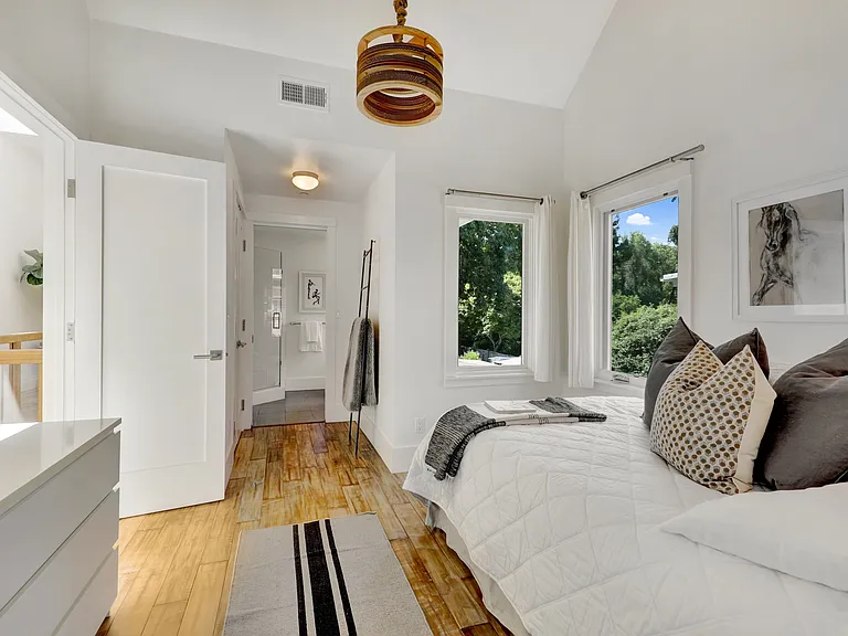 18 Redwood Dr — Photo 10