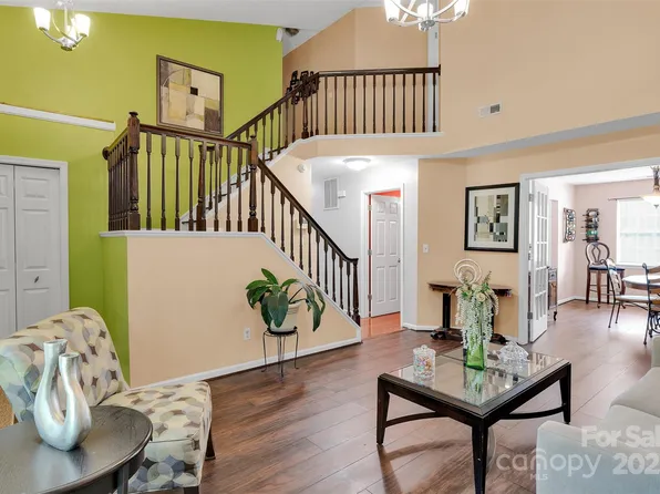 11219 Kempsford Dr, Charlotte, NC 28262