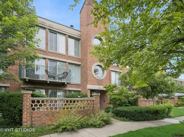 1030 Arbor Ln APT 202, Northfield, IL 60093