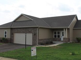 301 Oak Hill Cir, Burlington, WI 53105