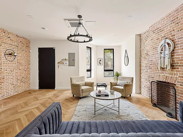 511 Chauncey St #TNHS — Photo 2